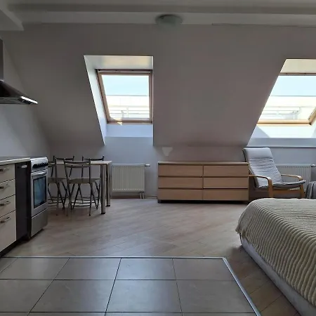 Cozy In Old Town Apartment *